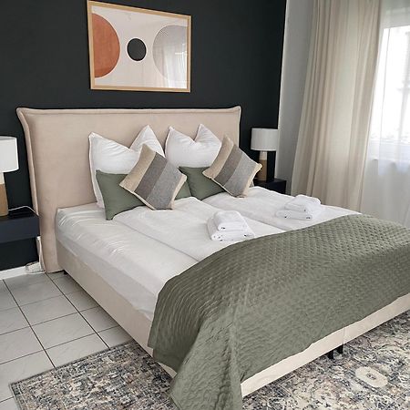 Moderne Wohnung Mit Terrasse & Parkplatz; Naehe Bwzk & Amazon Koblenz  Exterior photo