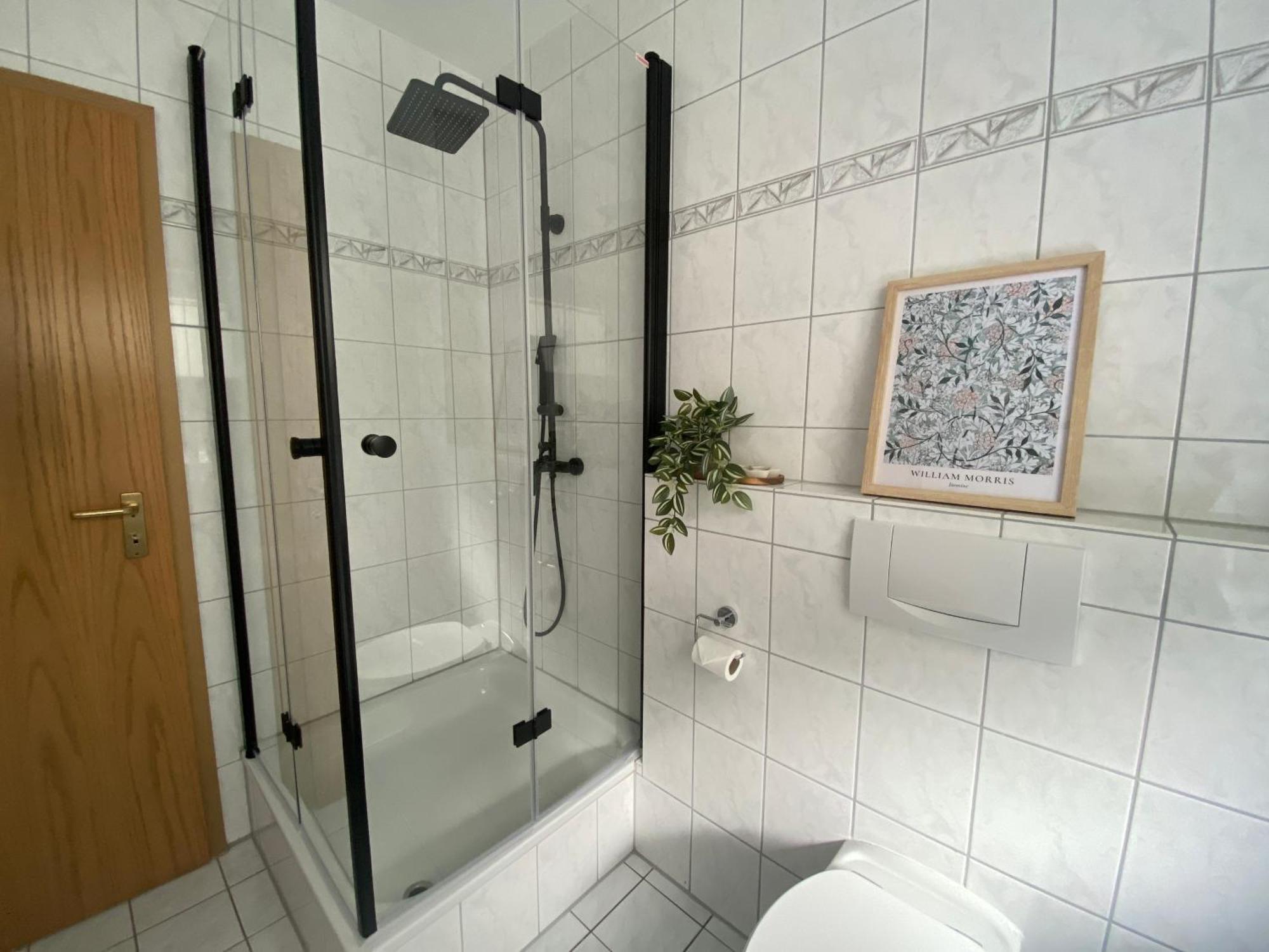 Moderne Wohnung Mit Terrasse & Parkplatz; Naehe Bwzk & Amazon Koblenz  Exterior photo