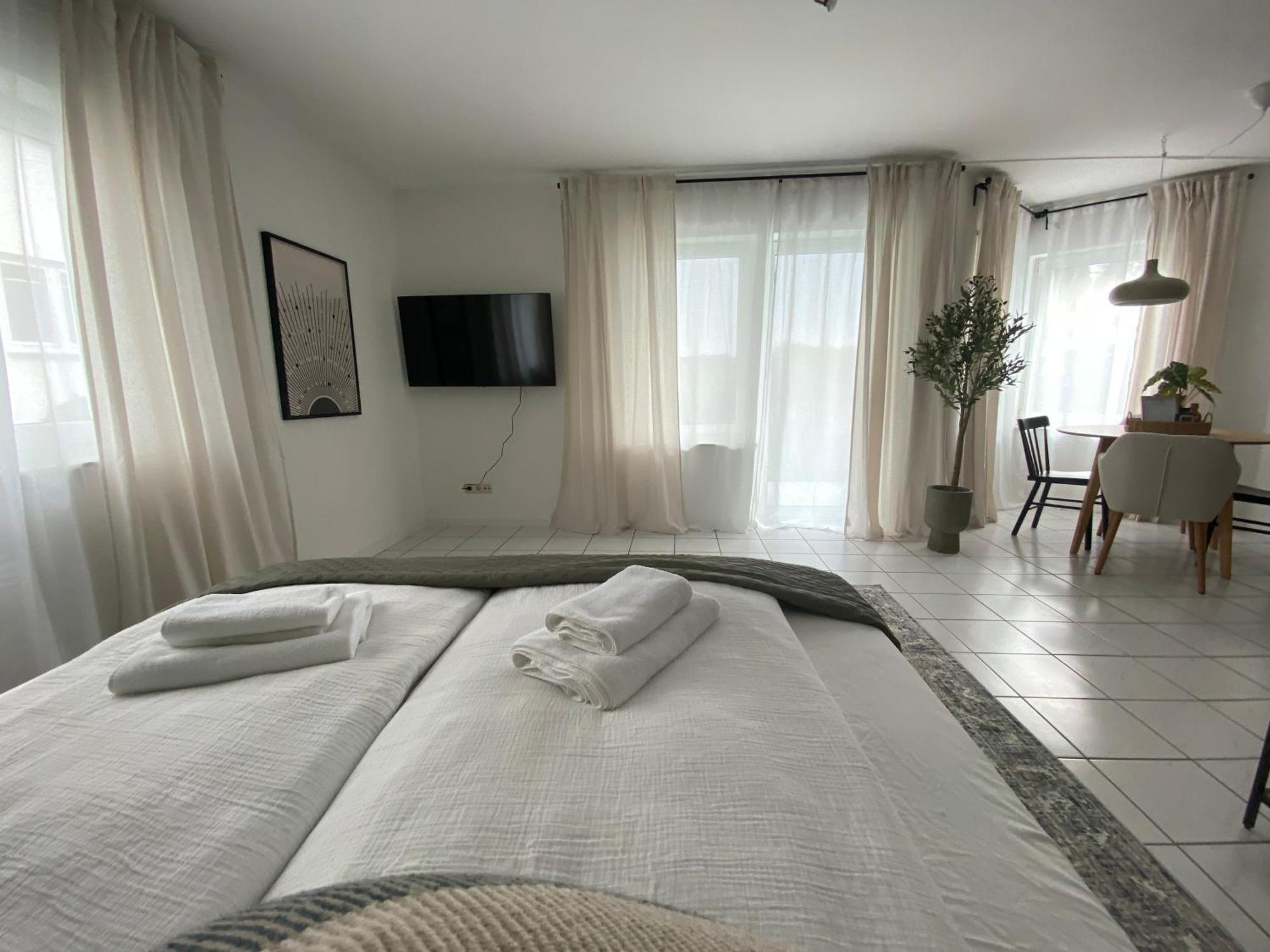 Moderne Wohnung Mit Terrasse & Parkplatz; Naehe Bwzk & Amazon Koblenz  Exterior photo